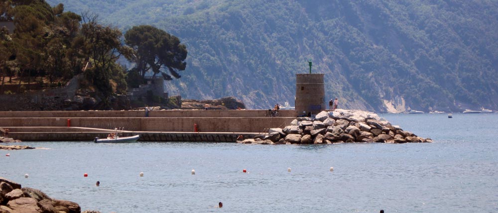 Spiagge libere a Mulinetti, frazione di Recco (Genova)